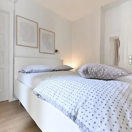 Apartman Near Center With Free Parking And Air Condition In Each Zára
