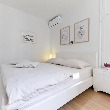 Apartman Near Center With Free Parking And Air Condition In Each Zára