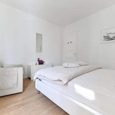 Near Center With Free Parking And Air Condition In Each * Zára