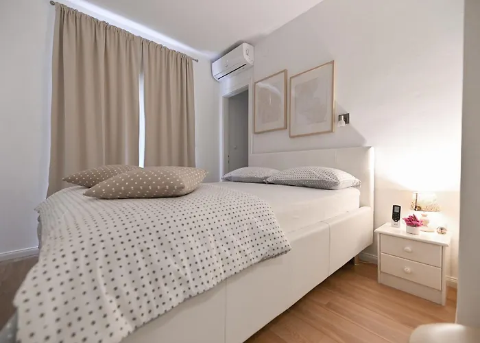 公寓 Near Center With Free Parking And Air Condition In Each *