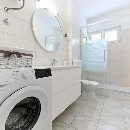 Apartment Near Center With Free Parking And Air Condition In Each