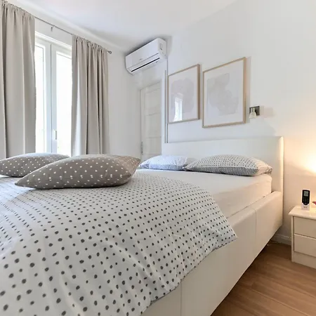 Near Center With Free Parking And Air Condition In Each Zadar