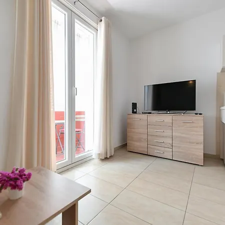 Near Center With Free Parking And Air Condition In Each Appartement