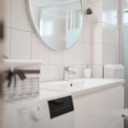 Apartment Near Center With Free Parking And Air Condition In Each *
