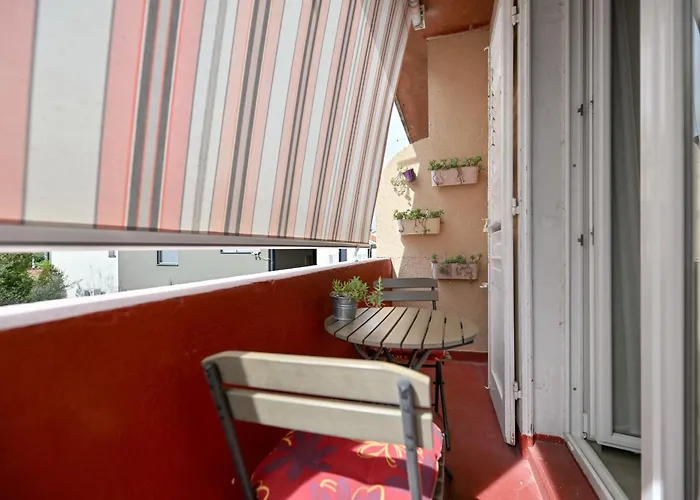 Near Center With Free Parking And Air Condition In Each *